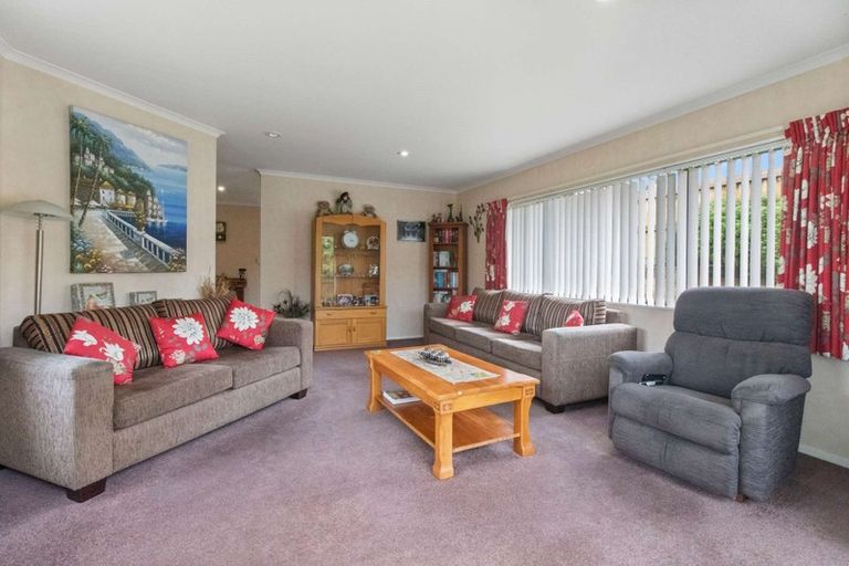Photo of property in 9 Heaphy Place, Pukehangi, Rotorua, 3015