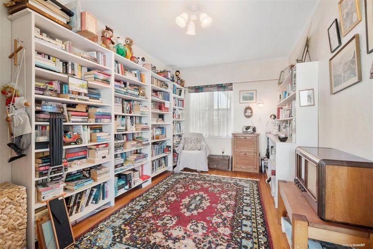 Photo of property in 3 Speedy Crescent, Hillcrest, Auckland, 0627