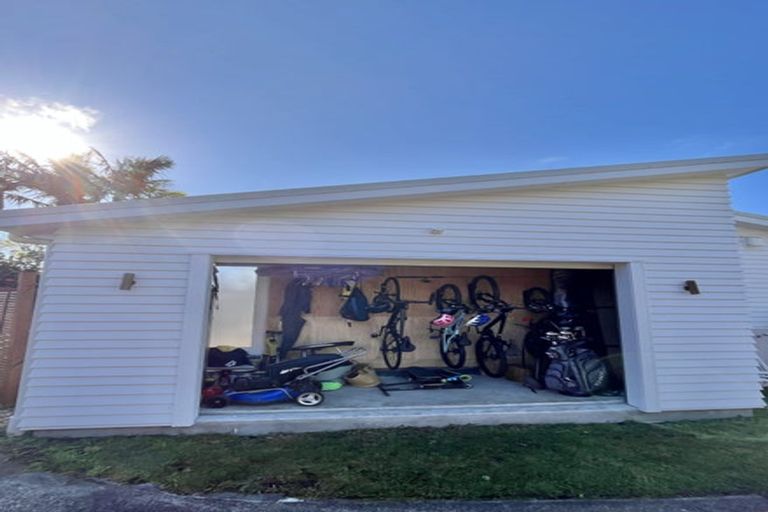 Photo of property in 1/27 Motuora Road, Manly, Whangaparaoa, 0930