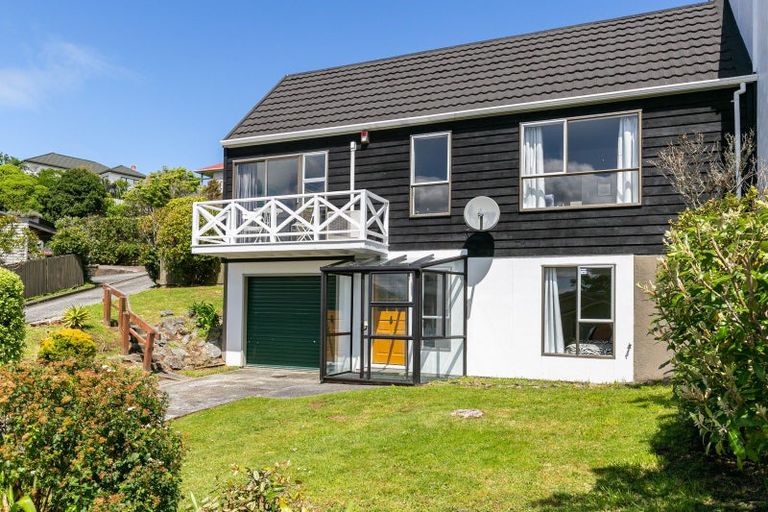 Photo of property in 6a Makatote Grove, Churton Park, Wellington, 6037