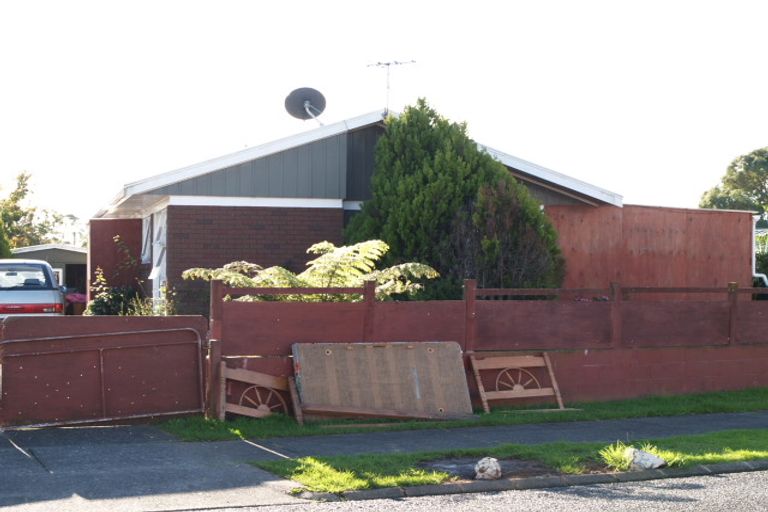 Photo of property in 4 Raglan Street, Mangere East, Auckland, 2024