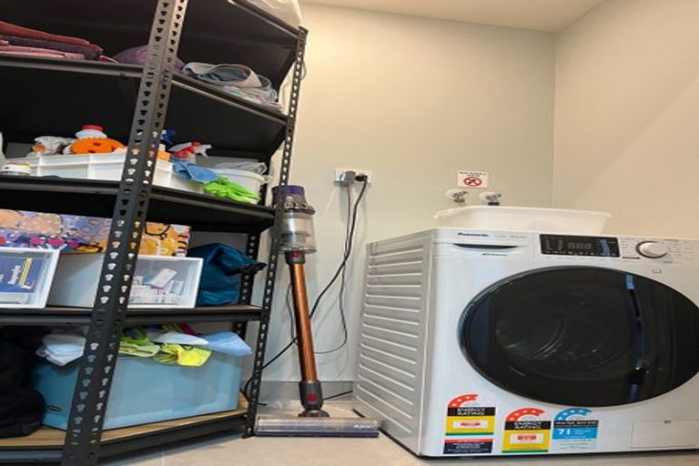 Photo of property in 4b Nerita Place, Long Bay, Auckland, 0630