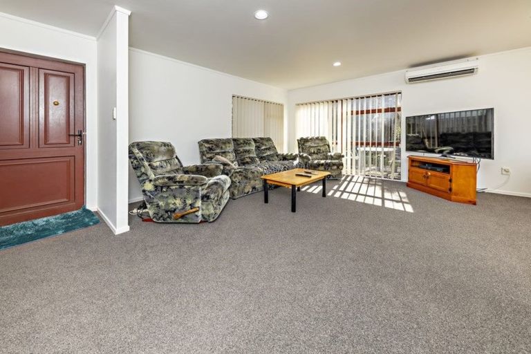 Photo of property in 2/49a Browns Road, Manurewa, Auckland, 2102