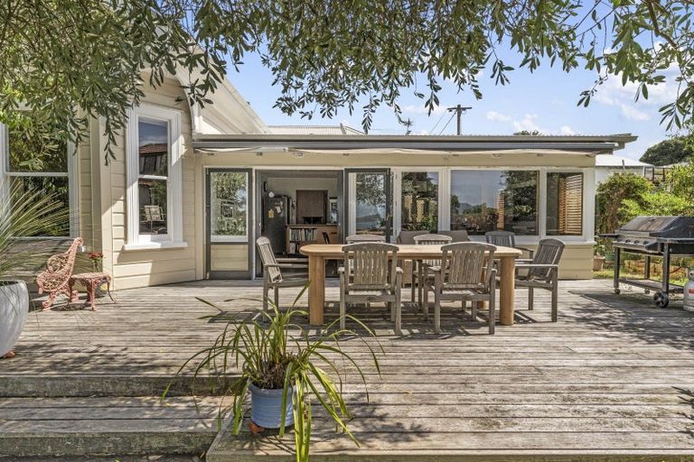 Photo of property in 120 Vauxhall Road, Narrow Neck, Auckland, 0624