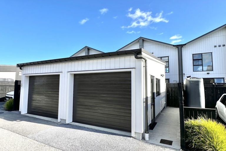 Photo of property in 60 Manarini Road, Westgate, Auckland, 0614