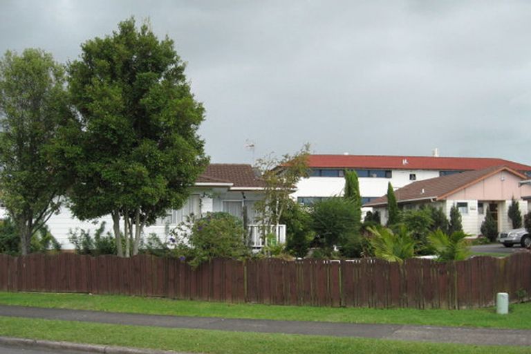 Photo of property in 1/3 Tyndrum Place, Highland Park, Auckland, 2010