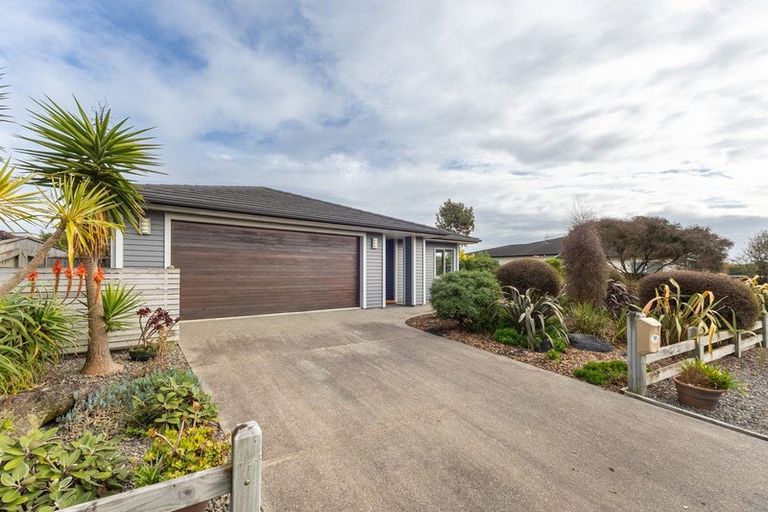 Photo of property in 58 Kotuku Drive, Paraparaumu Beach, Paraparaumu, 5032