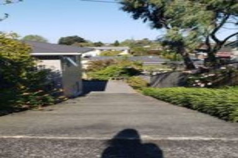 Photo of property in 88 Chivalry Road, Glenfield, Auckland, 0629