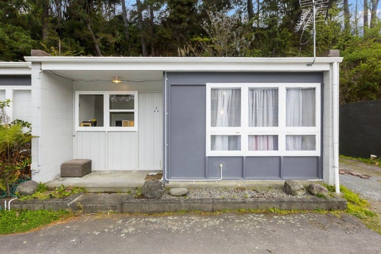 Photo of property in 2/24 Deller Grove, Silverstream, Upper Hutt, 5019