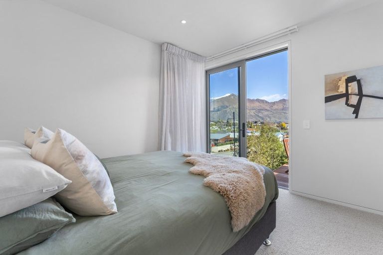 Photo of property in 7 Tuke Lane, Wanaka, 9305