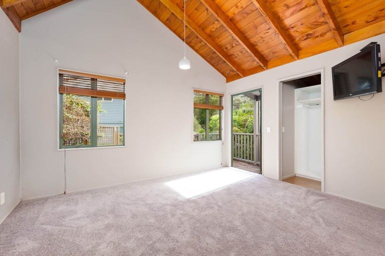 Photo of property in 6 Tree Fern Trail, Campbells Bay, Auckland, 0630