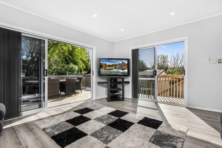 Photo of property in 34 Hallberry Road, Mangere East, Auckland, 2024