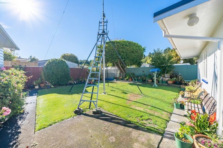 Photo of property in 22 Oregon Drive, Maoribank, Upper Hutt, 5018