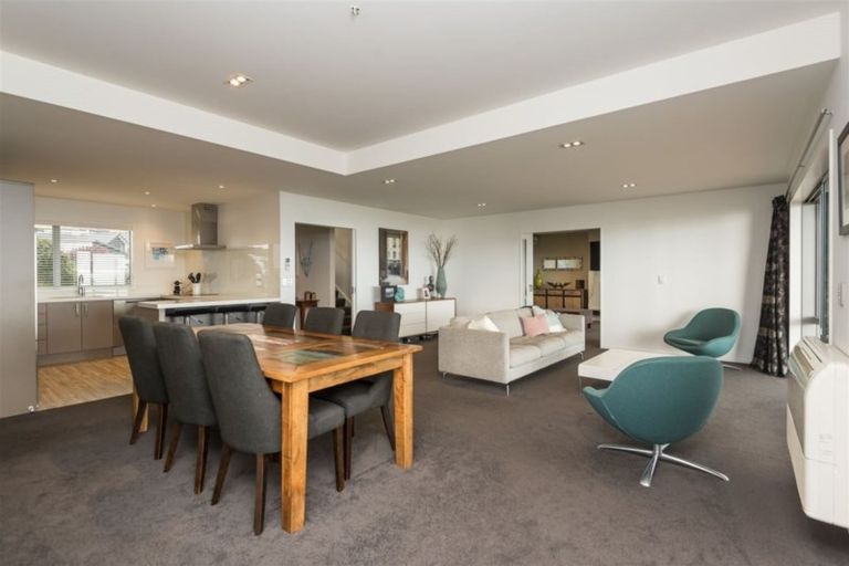 Photo of property in 25 Parkridge Place, Mount Pleasant, Christchurch, 8081