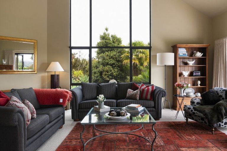 Photo of property in 70 Waicola Drive, Fitzherbert, Palmerston North, 4471