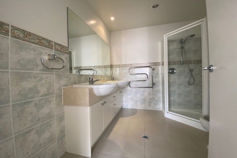 Photo of property in 1c/175 Hurstmere Road, Takapuna, Auckland, 0622