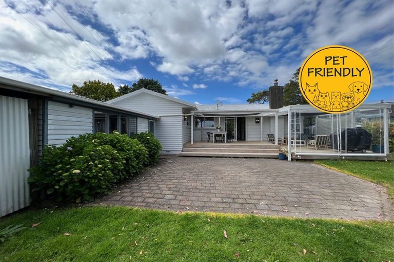 Photo of property in 82 Glen Marine Parade, Glendene, Auckland, 0602