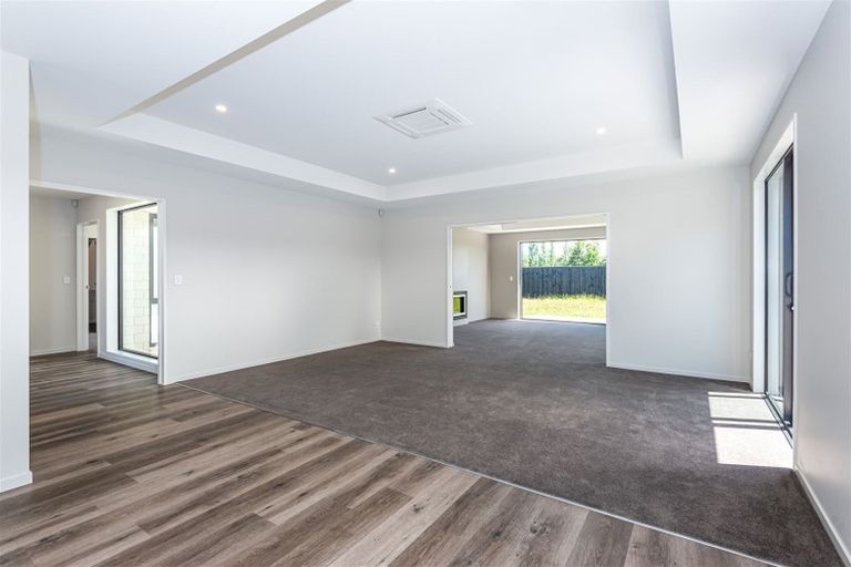 Photo of property in 8 Angus Place, Rangiora, 7400