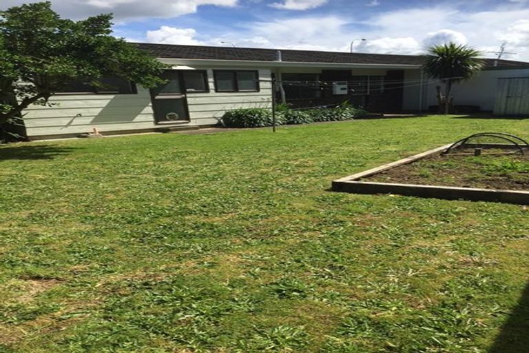 Photo of property in 1/6 Walter Strevens Drive, Conifer Grove, Takanini, 2112