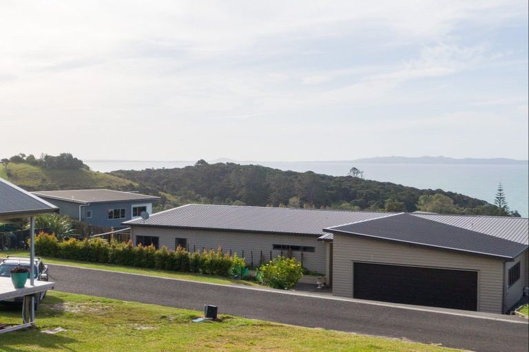 Photo of property in 14 Sunrise Place, Cable Bay, 0420