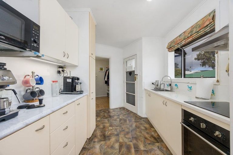 Photo of property in 38 Bond Crescent, Forrest Hill, Auckland, 0620