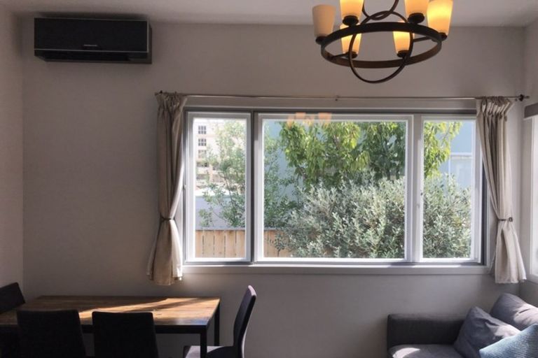 Photo of property in 7 Fallowfield Avenue, Mount Victoria, Wellington, 6011