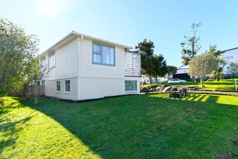 Photo of property in 18 Lavelle Road, Henderson, Auckland, 0612