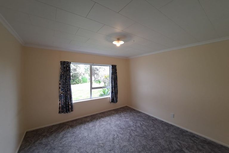 Photo of property in 81 Riversdale Drive, Merrilands, New Plymouth, 4312