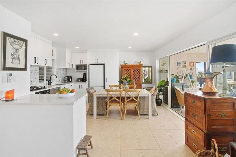 Photo of property in 28 Crispe Road, Clarks Beach, 2122