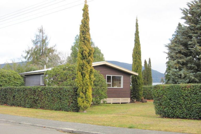 Photo of property in 25 Mckerrow Street, Te Anau, 9600