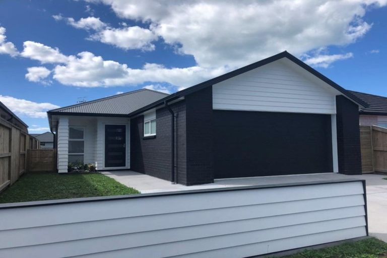 Photo of property in 12 Naeo Close, Papamoa Beach, Papamoa, 3118