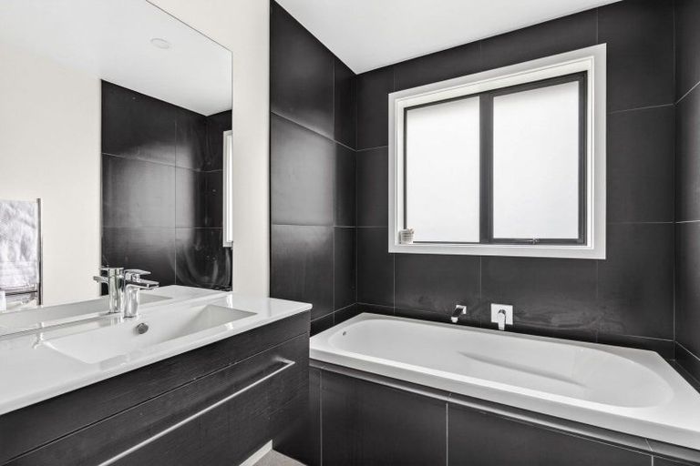 Photo of property in 15 Moemoea Place, Cambridge, 3434