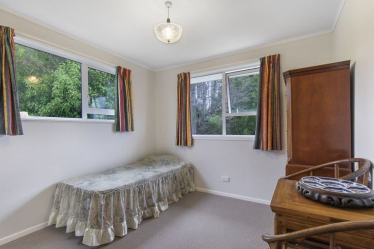 Photo of property in 24 Bartlett Grove, Tawa, Wellington, 5028