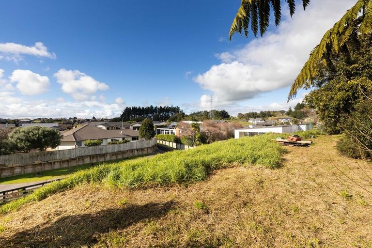 Photo of property in 7b Montrose Place, Highlands Park, New Plymouth, 4312