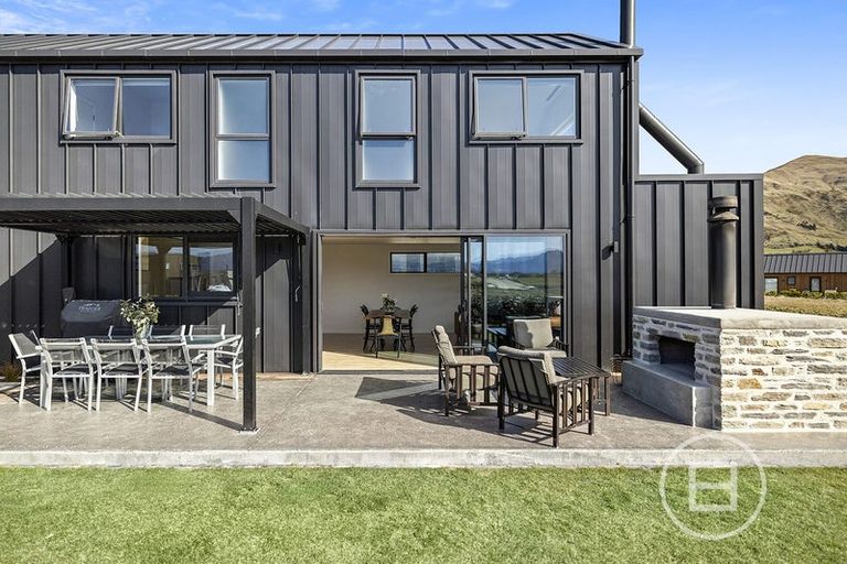 Photo of property in 21 Marjon Drive, Wanaka, 9305