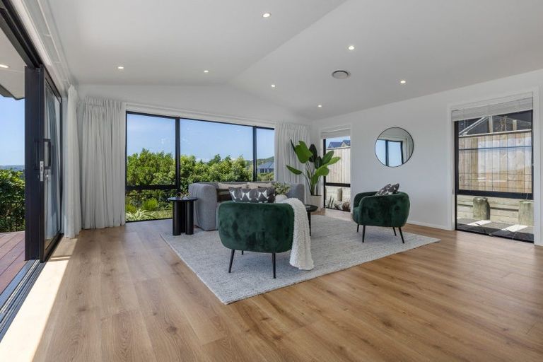 Photo of property in 60b Queen Charlotte Drive, Aotea, Porirua, 5024