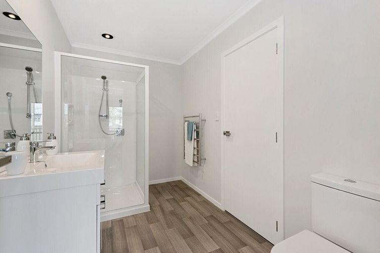 Photo of property in 2/13 Jones Crescent, Melville, Hamilton, 3206