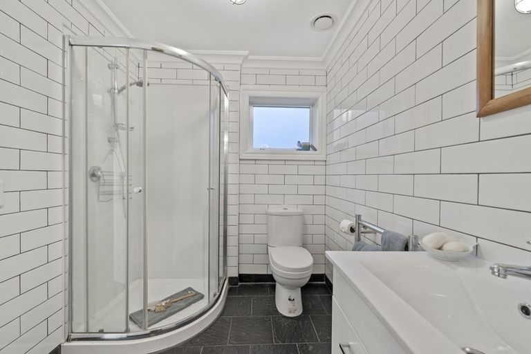 Photo of property in 2/52 Maxwelton Drive, Mairangi Bay, Auckland, 0630