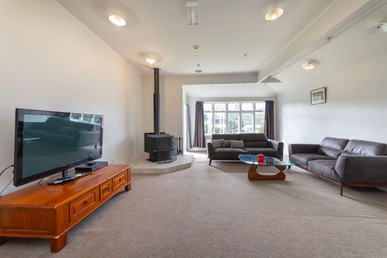 Photo of property in 21 Ongo Road, Hunterville, 4730