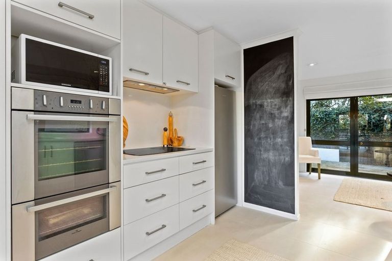 Photo of property in 1/2 Parr Terrace, Castor Bay, Auckland, 0620