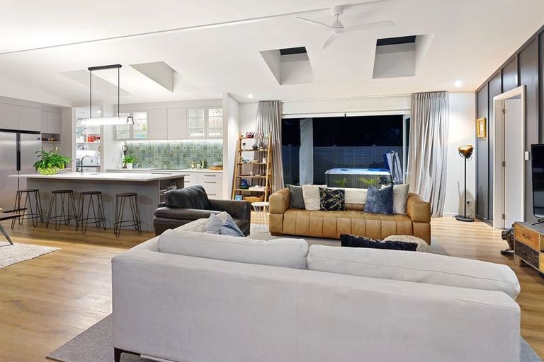 Photo of property in 6 Arapipi Way, Peka Peka, Waikanae, 5391