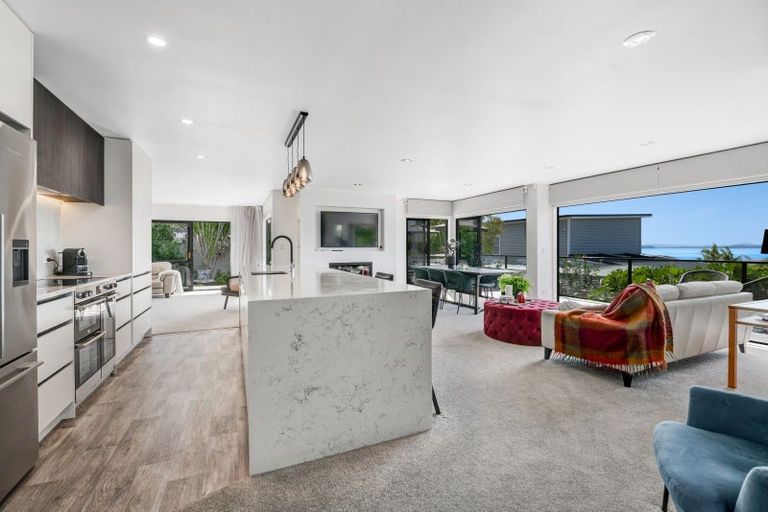 Photo of property in 6 Crown Road, Tindalls Beach, Whangaparaoa, 0930