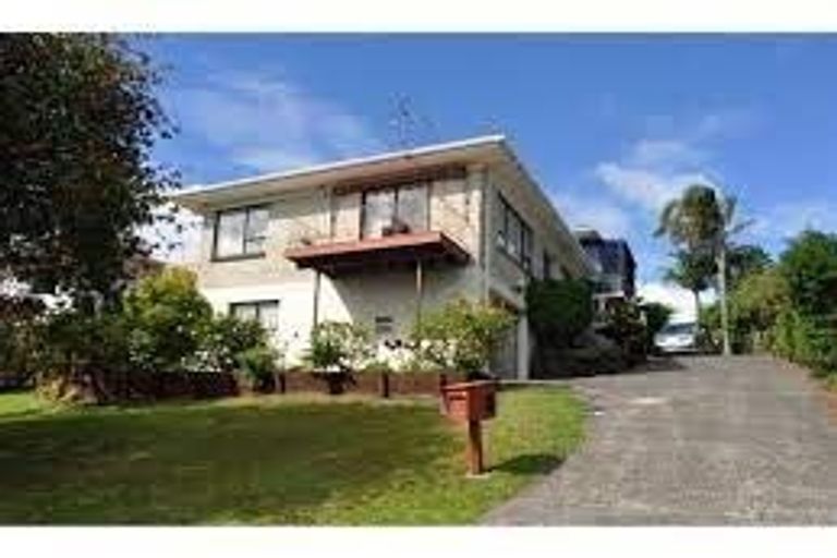 Photo of property in 1/32 Velma Road, Hillcrest, Auckland, 0627