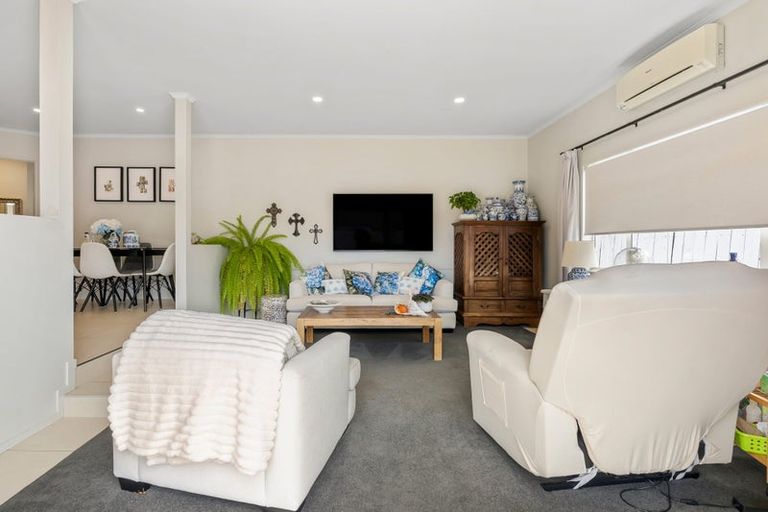 Photo of property in 1/20 Solana Court, Botany Downs, Auckland, 2010