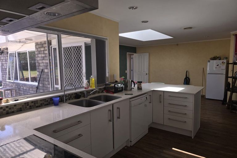 Photo of property in 15 Picasso Drive, West Harbour, Auckland, 0618