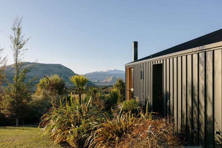 Photo of property in 14 Caithness Court, Jacks Point, Queenstown, 9371