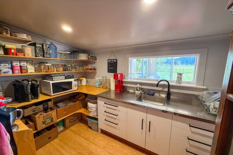 Photo of property in 382 Abel Tasman Drive, Motupipi, Takaka, 7183