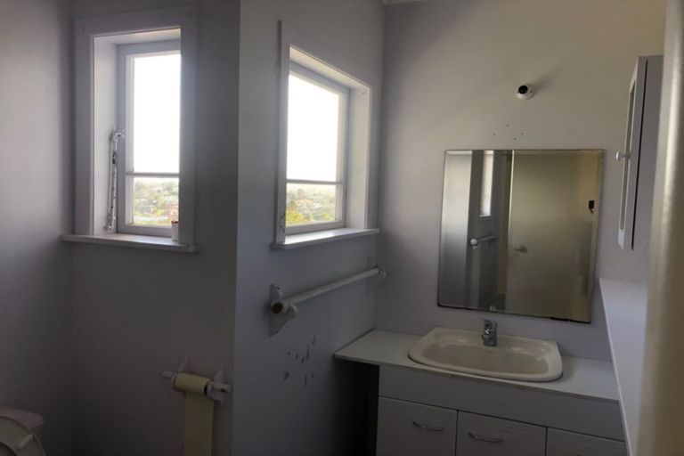 Photo of property in 572 Beach Road, Rothesay Bay, Auckland, 0630