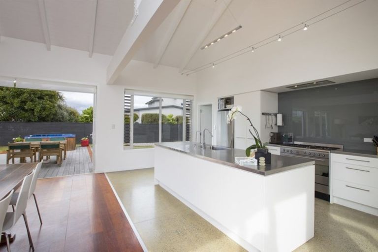 Photo of property in 31 Tohora Crescent, Omaha, 0986