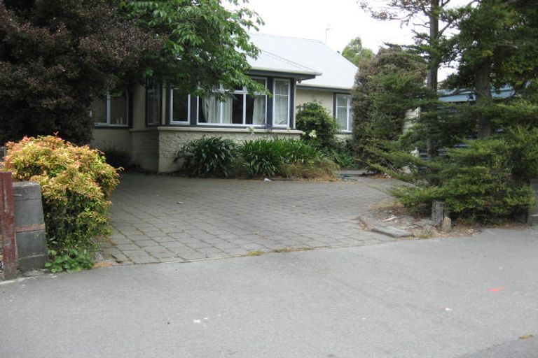 Photo of property in 16 Ilam Road, Upper Riccarton, Christchurch, 8041